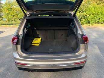 VOLKSWAGEN Tiguan 2.0 TDI R-Line SUV 5dr Diesel DSG 4Motion Euro 6 (s/s) (190 ps)