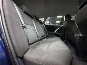 TOYOTA AVENSIS 2.0 Avensis TR D-4D 5dr