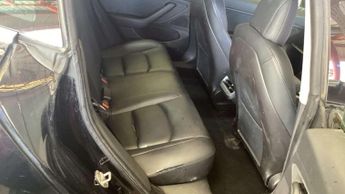 TESLA MODEL 3 Model 3 Standard Range + 4dr
