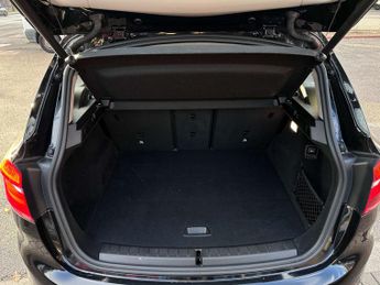 BMW 2 SERIES 2.0 220i Luxury Auto 5dr