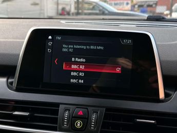 BMW 2 SERIES 2.0 220i Luxury Auto 5dr