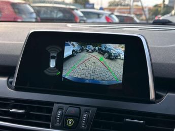 BMW 2 SERIES 2.0 220i Luxury Auto 5dr
