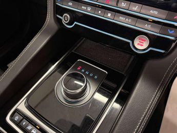 JAGUAR F-PACE 2.0 F-PACE R-Sport AWD D Auto 4WD 5dr