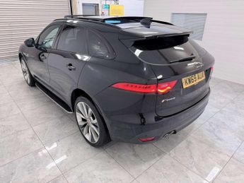 JAGUAR F-PACE 2.0 F-PACE R-Sport AWD D Auto 4WD 5dr