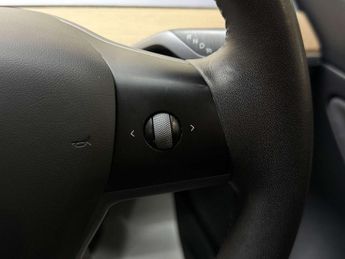 TESLA MODEL 3 Model 3 Standard Range + 4dr