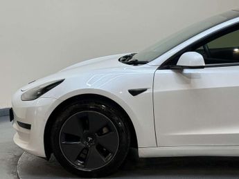 TESLA MODEL 3 Model 3 Standard Range + 4dr