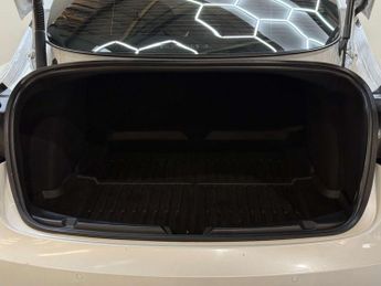 TESLA MODEL 3 Model 3 Standard Range + 4dr