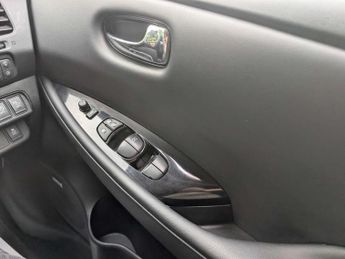 Nissan Leaf 24kWh Tekna Hatchback 5dr Electric Auto (107 bhp)