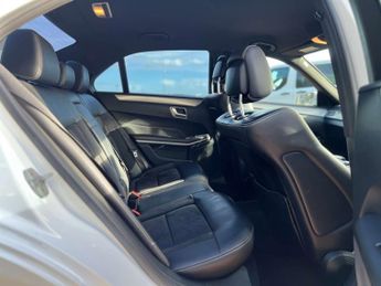 Mercedes-Benz E-CLASS 2.1 E220 AMG Sport CDi Auto 4dr