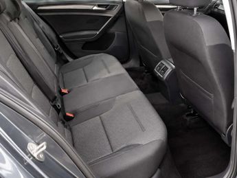 Volkswagen Golf 2.0 Golf SE Nav TDI BlueMotion Technology Semi-Auto 5dr
