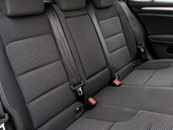 Volkswagen Golf 2.0 Golf SE Nav TDI BlueMotion Technology Semi-Auto 5dr