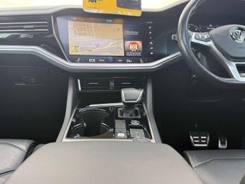 VOLKSWAGEN TOUAREG 3.0 Touareg V6 R-Line Tech TDI Auto 4WD 5dr