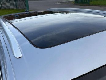 VOLKSWAGEN TOUAREG 3.0 Touareg V6 R-Line Tech TDI Auto 4WD 5dr