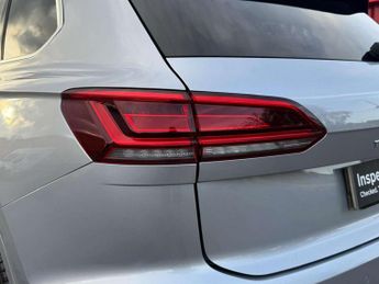 VOLKSWAGEN TOUAREG 3.0 Touareg V6 R-Line Tech TDI Auto 4WD 5dr