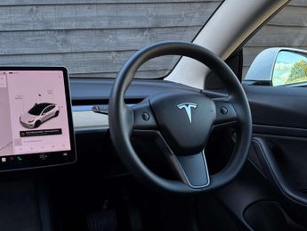 TESLA MODEL 3 Model 3 Standard Range + 4dr