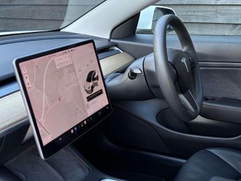TESLA MODEL 3 Model 3 Standard Range + 4dr