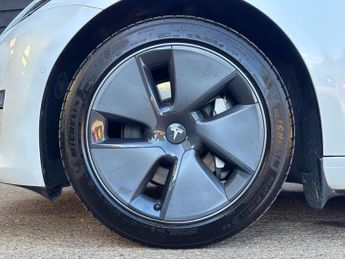 TESLA MODEL 3 Model 3 Standard Range + 4dr
