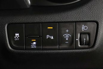 Hyundai KONA 64kWh Premium SUV 5dr Electric Auto (10.5kW Charger) (204 ps)