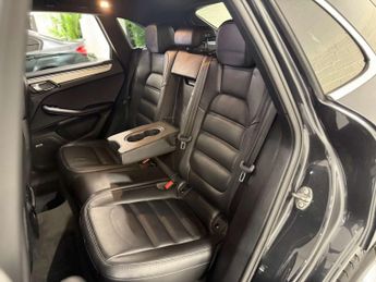 PORSCHE MACAN 3.0 Macan S Semi-Auto 4WD 5dr