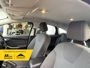 FORD FOCUS 1.6 Focus Titanium 125 5dr
