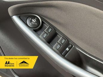 FORD FOCUS 1.6 Focus Titanium 125 5dr