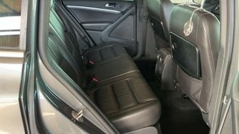 VOLKSWAGEN TIGUAN 2.0 Tiguan R-Line TDI BlueMotion Technology 4Motion Semi-Auto 4W