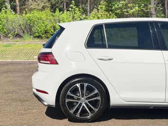 Volkswagen Golf 2.0 TDI BlueMotion Tech R-Line Hatchback 5dr Diesel DSG Euro 6 (