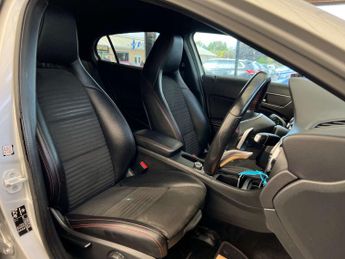 MERCEDES-BENZ GLA 2.1 GLA 220 AMG Line Premium D 4Matic Auto 4WD 5dr