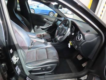 Mercedes-Benz GLA 2.1 GLA220d AMG Line (Premium) SUV 5dr Diesel 7G-DCT 4MATIC Euro