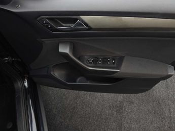 VOLKSWAGEN T-ROC 1.5 T-Roc SE TSi Evo Semi-Auto 5dr