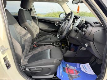 MINI HATCH 1.5 Cooper Auto 5dr