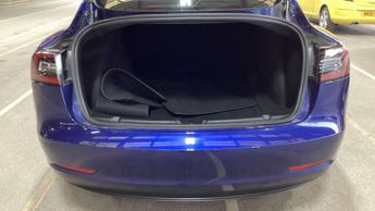 TESLA MODEL 3 Model 3 Standard Range + 4dr