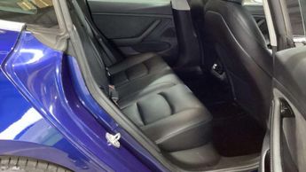 TESLA MODEL 3 Model 3 Standard Range + 4dr