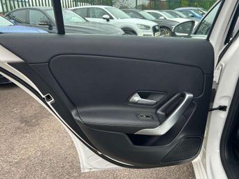 Mercedes-Benz A CLASS 1.5 A180d Sport Hatchback 5dr Diesel 7G-DCT Euro 6 (s/s) (116 ps