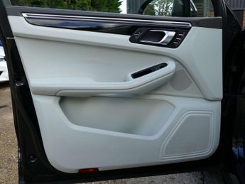 Porsche MACAN 3.0 Macan S D Semi-Auto 4WD 5dr