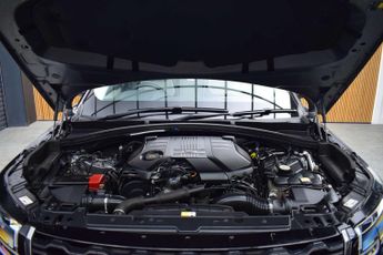 Land Rover RANGE ROVER VELAR 3.0 Range Rover Velar R-Dynamic S D300 Auto 4WD 5dr
