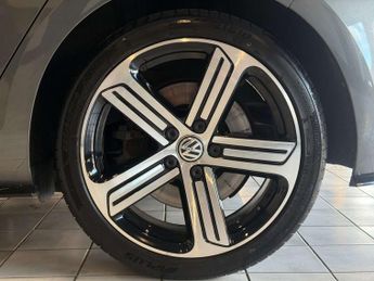 Volkswagen GOLF 2.0 Golf R TSi Semi-Auto 4WD 5dr