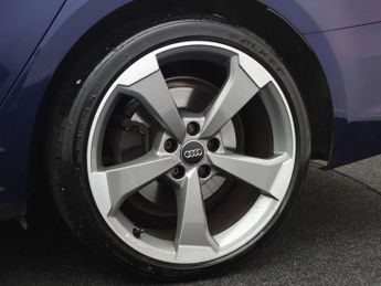 AUDI A4 2.0 A4 Black Edition 40 TFSI Semi-Auto 5dr