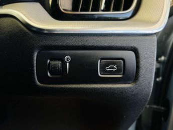 VOLVO XC60 2.0 XC60 R-Design D4 AWD Auto 4WD 5dr