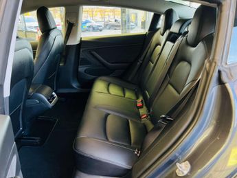 TESLA MODEL 3 Model 3 Long Range AWD 4WD 4dr
