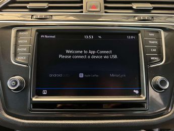 VOLKSWAGEN TIGUAN 2.0 Tiguan SE Nav TDI BlueMotion Technology 4Motion Semi-Auto 4W