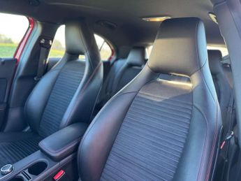 MERCEDES-BENZ A-CLASS 2.0 A250 BlueEfficiency AMG Sport Auto 5dr