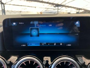 MERCEDES-BENZ EQA EQA 250 AMG Line 5dr