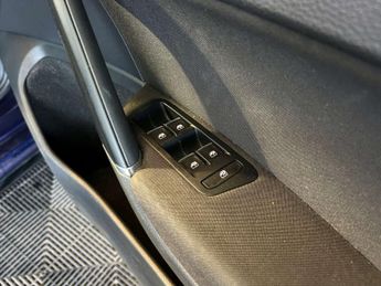 VOLKSWAGEN GOLF 2.0 Golf R-Line TDI BlueMotion Technology Semi-Auto 5dr