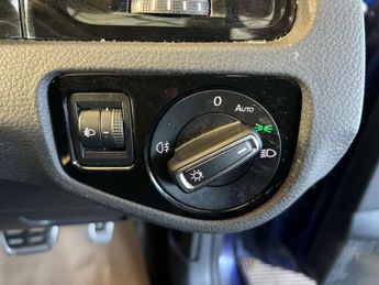 VOLKSWAGEN GOLF 2.0 Golf R-Line TDI BlueMotion Technology Semi-Auto 5dr