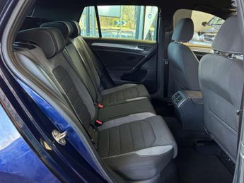 VOLKSWAGEN GOLF 2.0 Golf R-Line TDI BlueMotion Technology Semi-Auto 5dr