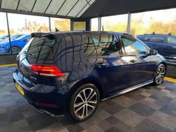 VOLKSWAGEN GOLF 2.0 Golf R-Line TDI BlueMotion Technology Semi-Auto 5dr