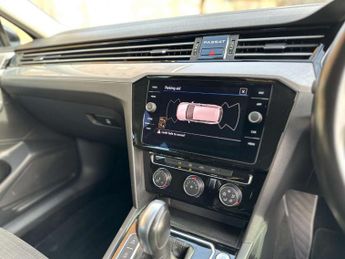 VOLKSWAGEN PASSAT 2.0 Passat SE Nav TDI Semi-Auto 5dr