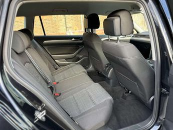 VOLKSWAGEN PASSAT 2.0 Passat SE Nav TDI Semi-Auto 5dr