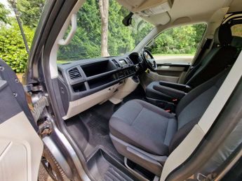 VOLKSWAGEN TRANSPORTER 2.0 Transporter T32 TDI BlueMotion Technology 4Motion Semi-Auto 